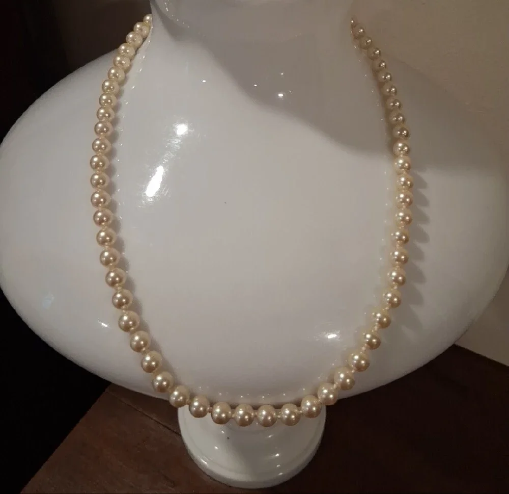 Classic Ivory Pearl Bead Necklace -